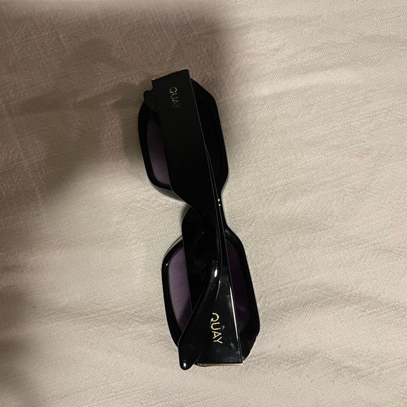 Quay Hyped Up Sunglasses - Picture 4 of 6
